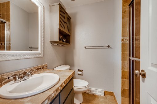 17 2nd Floor Master Bathroom.jpg